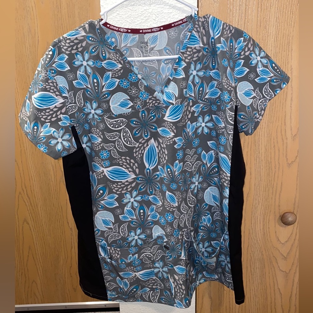 Scrub top